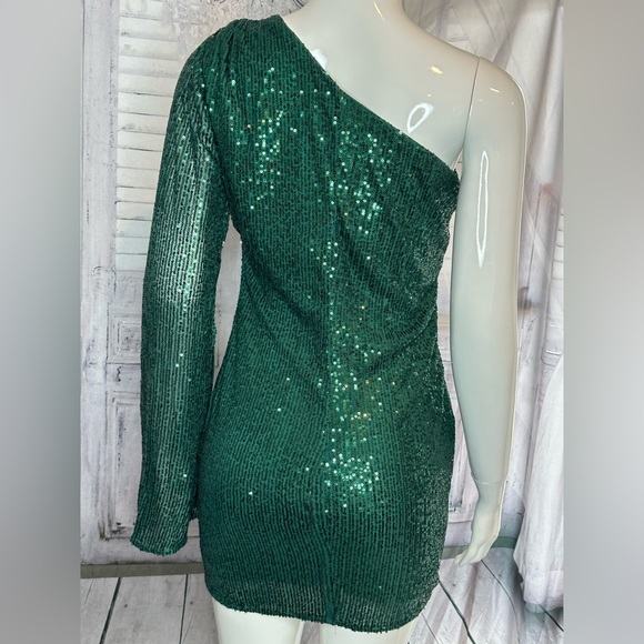 LA FEMME DRESS in emerald sequence. - Picture 5 of 8